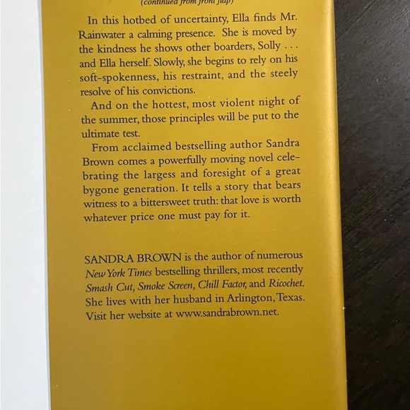 Set of 2 books- A Face to Die For by Iris Johansen & Rainwater by Nora Roberts - Picture 9 of 9